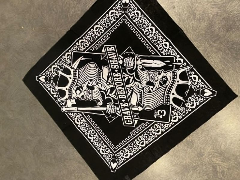 GRAVE BEFORE SHAVE™ BEARD GIFT PACK + BANDANA